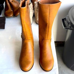 Girl boots size 3 new